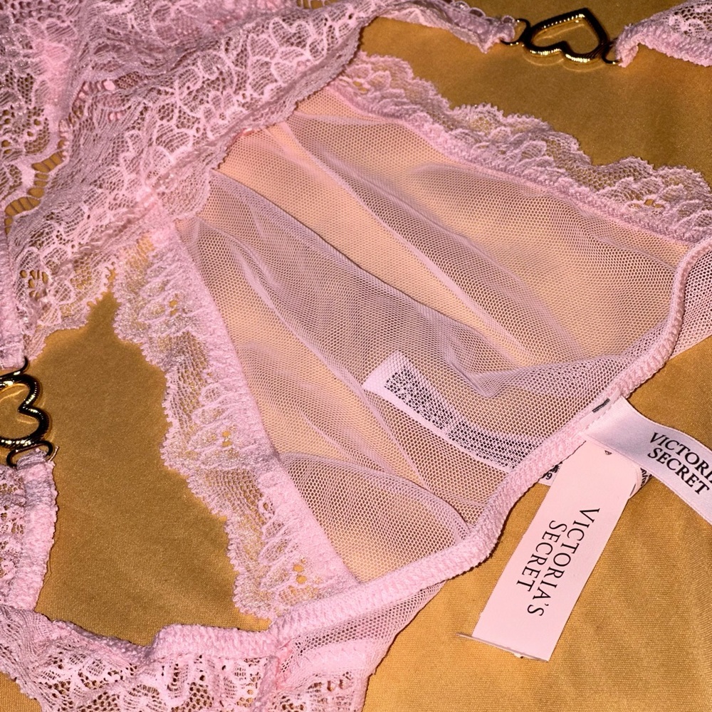 VICTORIA’S SECRET - Picture 4 of 6